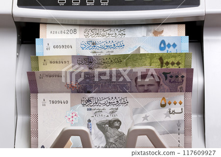 Syrian Pound in the counting machine 117609927
