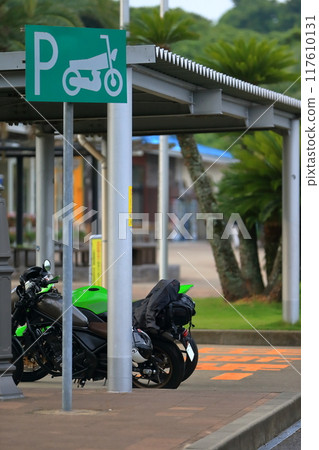 停放的摩托車 117610131