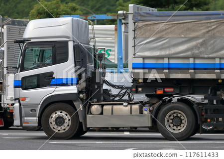 Trailer truck image 117611433