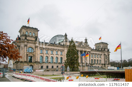 View on Reichstag _ German parliament View on Reichstag _ German parliament 117611437