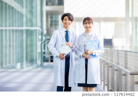 Men and women in white coats Men and women in white coats 117614482