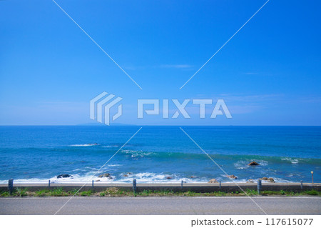 從一海浬俯瞰村莊上市蘆谷海岸的日本海 從一海浬俯瞰村莊上市蘆谷海岸的日本海 117615077