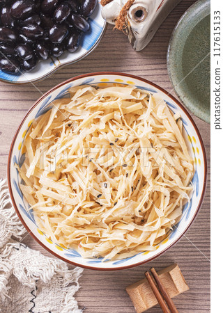 Kinpira burdock root 117615133