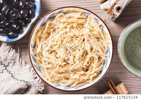 Kinpira burdock root 117615134