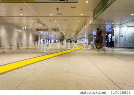 新宿站東西自由通道 117616801