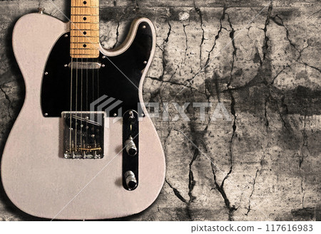 破裂的牆壁和電視廣播員吉他 117616983