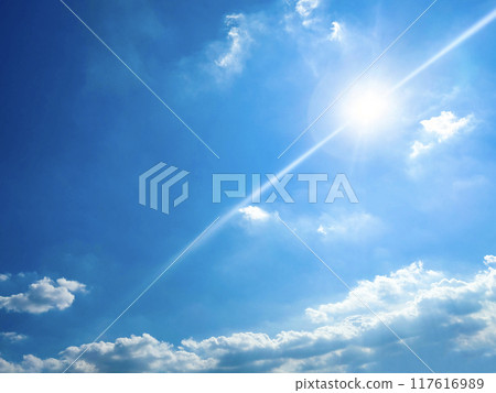 太陽和閃亮的雲彩 117616989