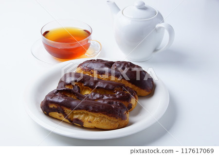 Chocolate Eclair 117617069