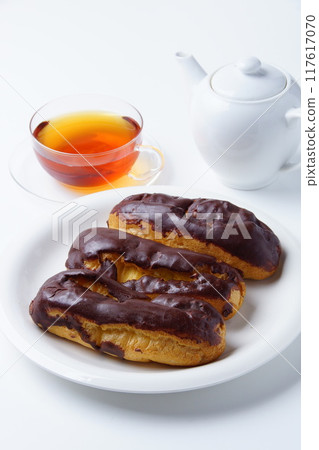 Chocolate Eclair 117617070
