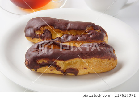 Chocolate Eclair 117617071