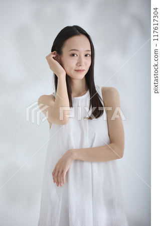 Young lady's portrait Young lady's portrait 117617304