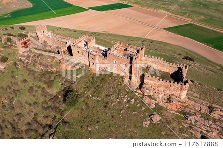 Riba de Santiuste castle. View from above. Guadalajara, Castile La Mancha community 117617888