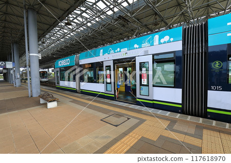 低地板車 117618970