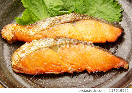 Grilled fish of salmon Grilled fish of salmon 117619921
