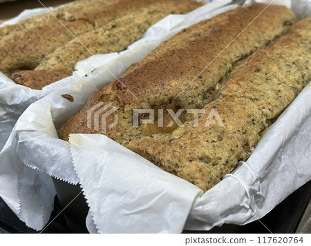 自製蘋果醬和茶磅蛋糕 自製蘋果醬和茶磅蛋糕 117620764