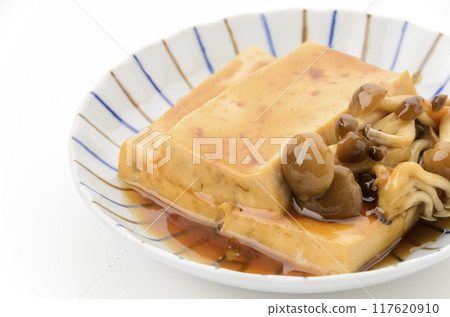 豆腐和姬菇的甜辣燉菜 豆腐和姬菇的甜辣燉菜 117620910