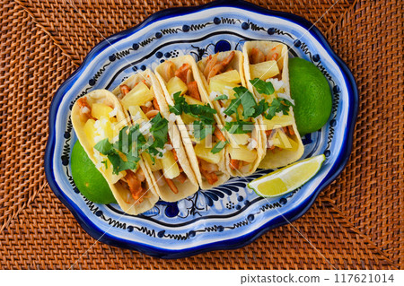 Tacos al pastor (Mexican cuisine) 117621014