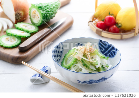 Onion and bitter melon salad Onion and bitter melon salad 117621026