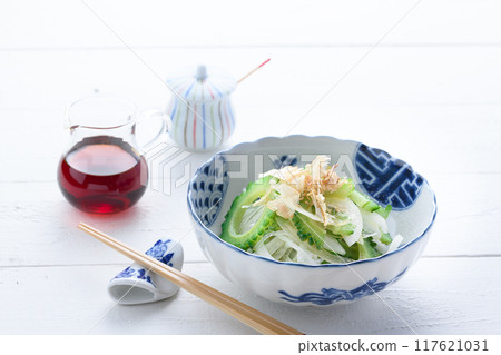 Onion and bitter melon salad Onion and bitter melon salad 117621031