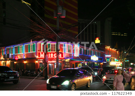 充滿活力的菲律賓 - 馬尼拉布爾戈斯街夜景(2024 年 5 月) 充滿活力的菲律賓 - 馬尼拉布爾戈斯街夜景(2024 年 5 月) 117622349