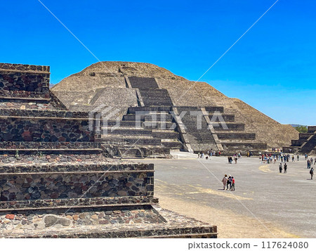 Teotihuacan ruins, Mexico: Avenue of the Dead and Pyramid of the Moon Teotihuacan ruins, Mexico: Avenue of the Dead and Pyramid of the Moon 117624080