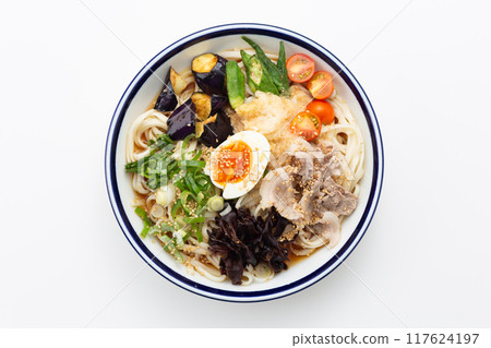 冷磨烏龍麵配夏季蔬菜和豬肉涮鍋 冷磨烏龍麵配夏季蔬菜和豬肉涮鍋 117624197