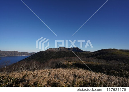 Lake Mashu somma in late autumn 117625376