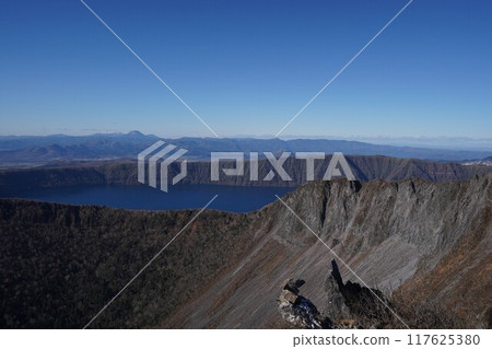 Lake Mashu somma in late autumn 117625380
