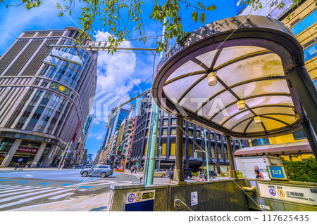 Tokyo cityscape in August. View of Mitsukoshimae Station, Nihonbashi Mitsukoshi, and the intersection at Nihonbashi Kitazume on the 11th. 117625435