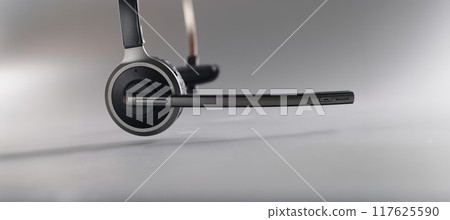 Wireless headset with a noise cancelling microphone 117625590