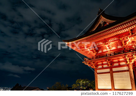 Kiyomizu-dera Temple Niomon Gate and Gozan no Okuribi Fire Festival Kiyomizu-dera Temple Niomon Gate and Gozan no Okuribi Fire Festival 117627299