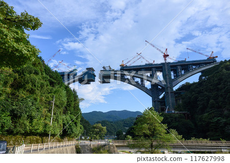 Construction of the Kawachigawa Bridge on the Shin-Tomei Expressway_202408 117627998