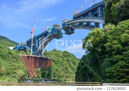 Construction of the Kawachigawa Bridge on the Shin-Tomei Expressway_202408 117628005