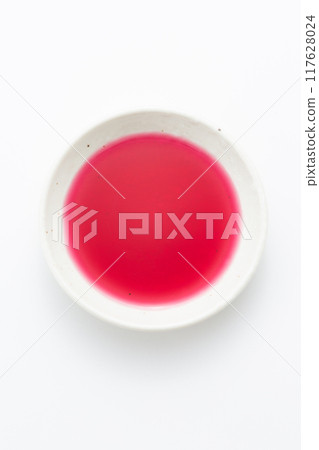plum vinegar 117628024