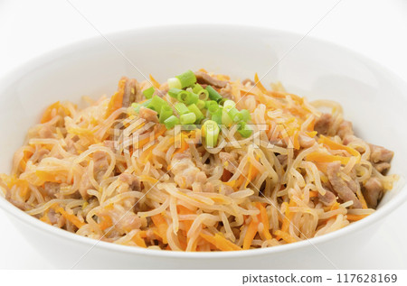 Stir-fried pork and konnyaku threads 117628169