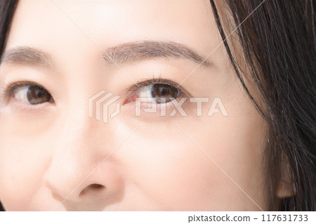 Middle woman beauty Middle woman beauty 117631733