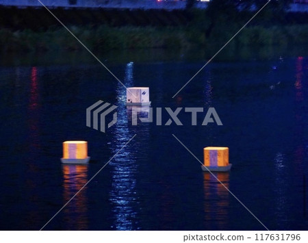 Lantern bridge 117631796