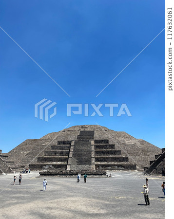 Teotihuacan ruins, Mexico: Avenue of the Dead and Pyramid of the Moon Teotihuacan ruins, Mexico: Avenue of the Dead and Pyramid of the Moon 117632061