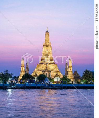 Pagoda at Wat Arun, a royal temple at Chaopraya river on twilight time, Bangkok, Thailand. 117632286