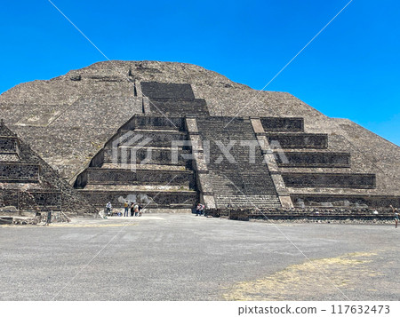 Teotihuacan ruins, Mexico: Avenue of the Dead and Pyramid of the Moon Teotihuacan ruins, Mexico: Avenue of the Dead and Pyramid of the Moon 117632473