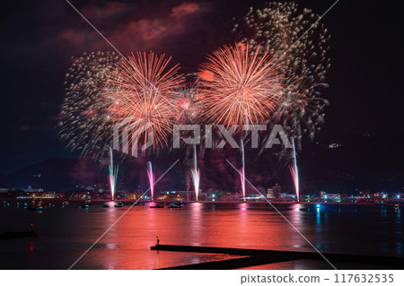 Fireworks image of the Seto Inland Sea [Ushimado Town, Setouchi City, Okayama Prefecture] 117632535