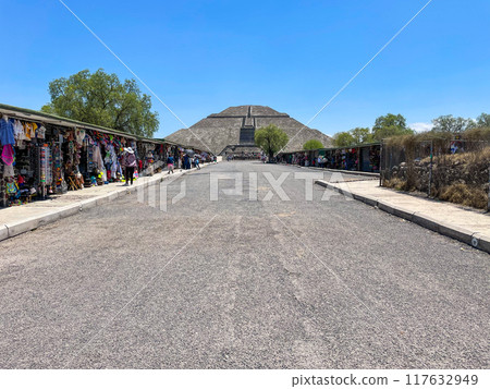 Pyramid of the Sun, Teotihuacan Ruins, Mexico 117632949