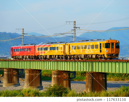 帶有10週年紀念標誌頭像的伊與田物語 117633138