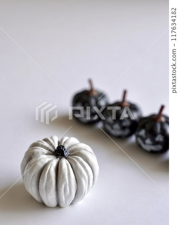 Halloween pumpkin toy 117634182