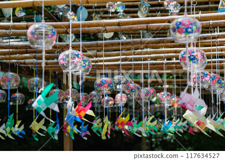 Glass wind chime 01 117634527