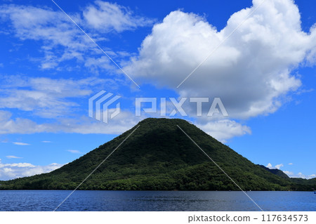 Early summer, Lake Haruna, Mount Haruna, Mount Haruna Fuji, Gunma 117634573