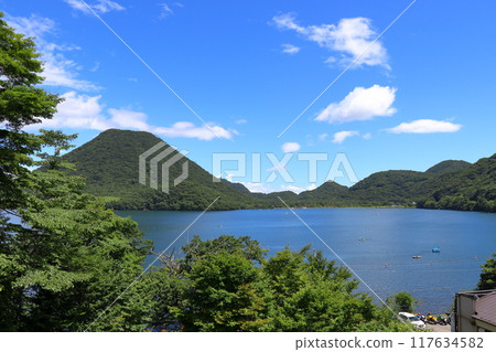 初夏、榛名湖、榛名山、富士榛名、群馬縣 初夏、榛名湖、榛名山、富士榛名、群馬縣 117634582