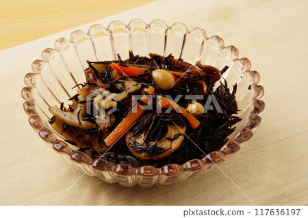 煮熟的羊栖菜 117636197