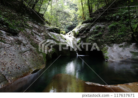 Fukaya Ryuchin Valley and Ryuchin Shrine / Ryuchin Falls [Uda City, Nara Prefecture] 117637671