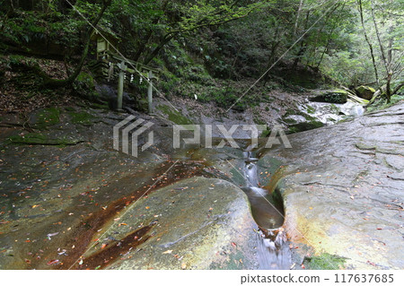 Fukaya Ryuchin Valley and Ryuchin Shrine [Uda City, Nara Prefecture] 117637685